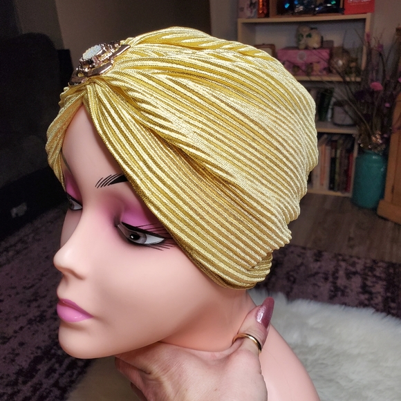 Gold shimmer irridescent broach hat - Picture 5 of 11